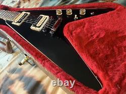 2016 USA GIBSON FLYING V HP in Gloss Black, Virtually Unused (Case Queen)