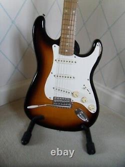 Fender Guitar Squier Strat 20th Anniversary Sunburst +case + Stand + Accessories