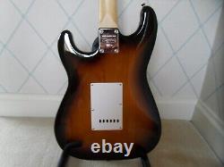 Fender Guitar Squier Strat 20th Anniversary Sunburst +case + Stand + Accessories