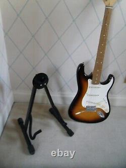 Fender Guitar Squier Strat 20th Anniversary Sunburst +case + Stand + Accessories