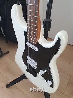 Squier Contemporary Stratocaster Special HT. Mint condition